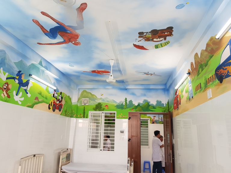 vẽ tranh tường cho bé trai