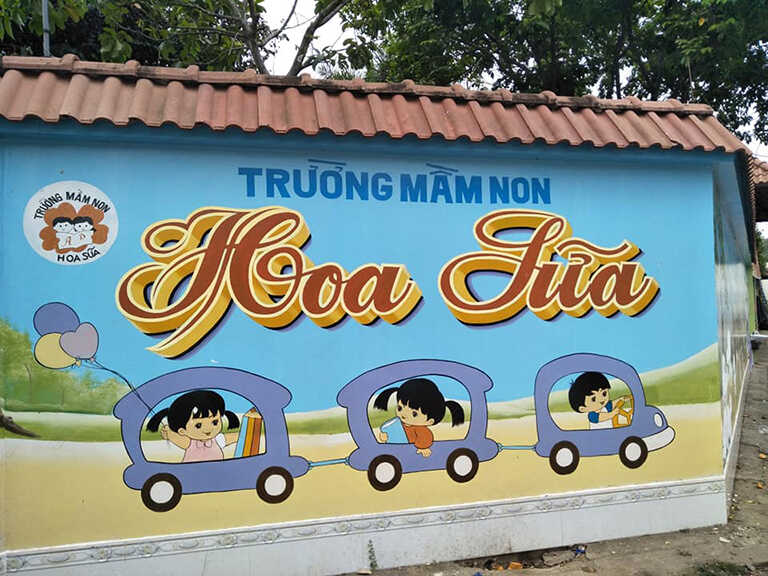 tranh vẽ tường rào mầm non Hoa Sữa